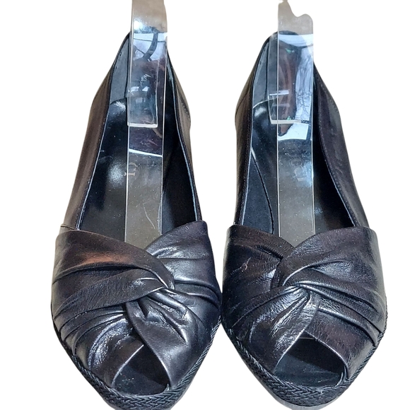 Sesto Meucci Black Flats with Pleated Design - Picture 2 of 15